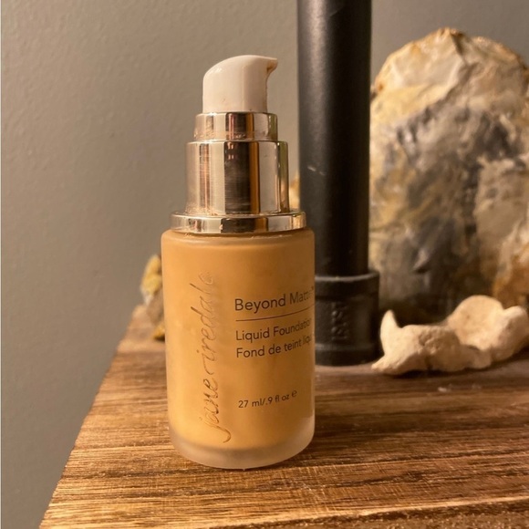 Beyond matte liquid foundation m9 - Picture 1 of 1